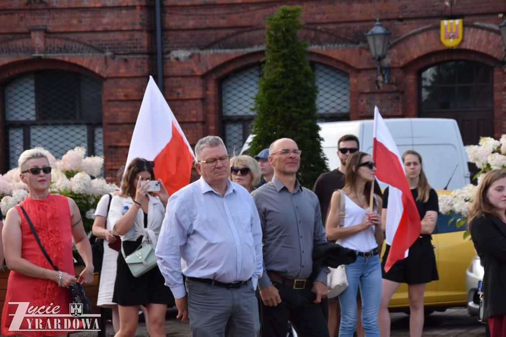 100 manifestantów skandowało „Polska dla Polaków”