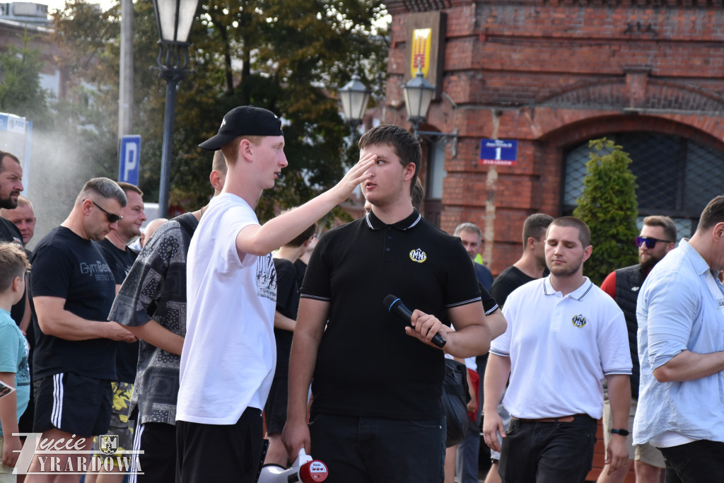 100 manifestantów skandowało „Polska dla Polaków”