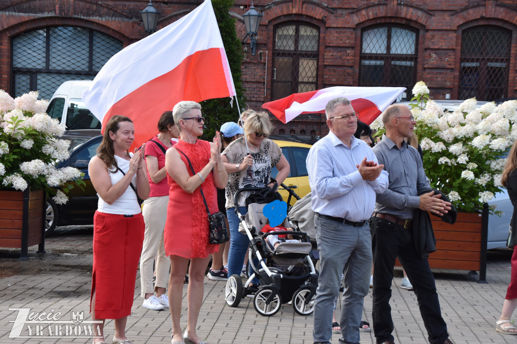 100 manifestantów skandowało „Polska dla Polaków”