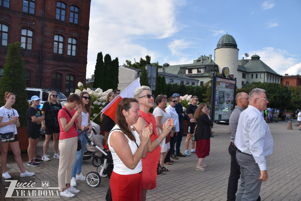 100 manifestantów skandowało „Polska dla Polaków”