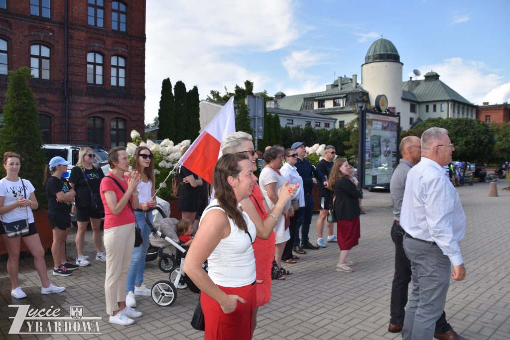 100 manifestantów skandowało „Polska dla Polaków”