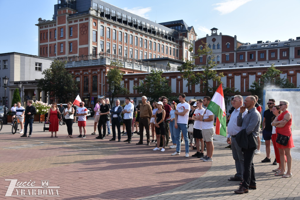 100 manifestantów skandowało „Polska dla Polaków”