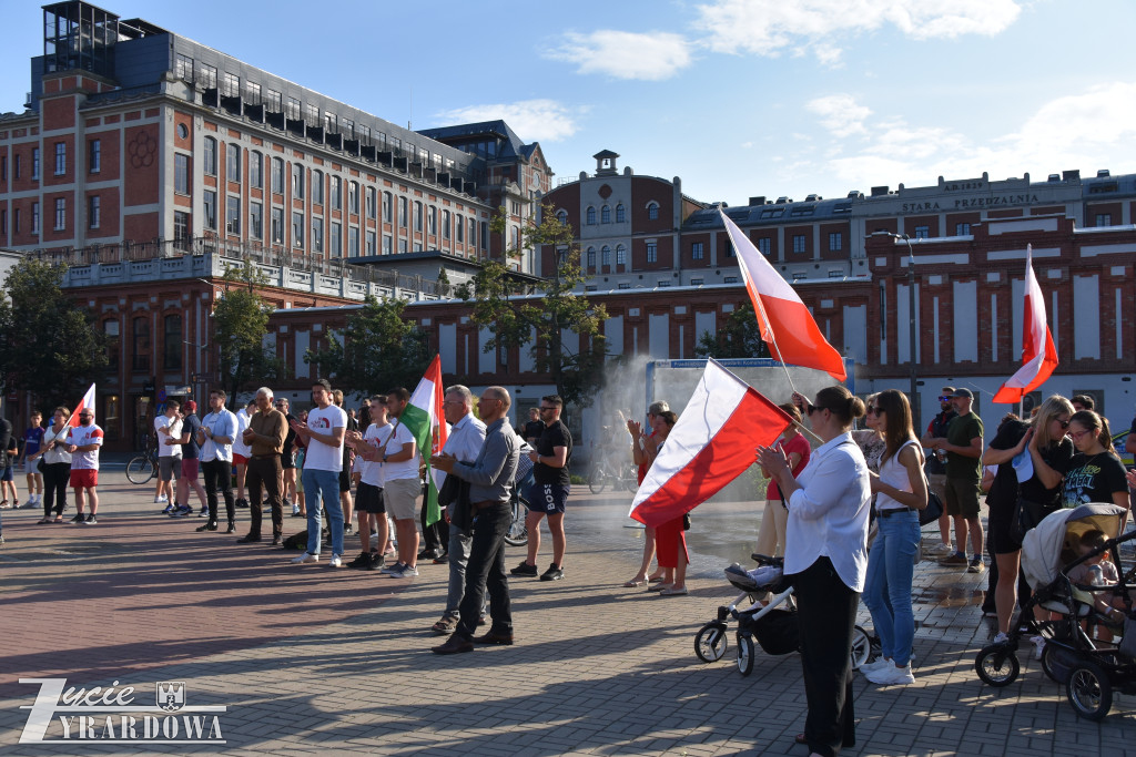100 manifestantów skandowało „Polska dla Polaków”