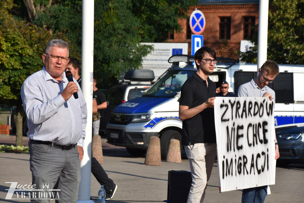 100 manifestantów skandowało „Polska dla Polaków”