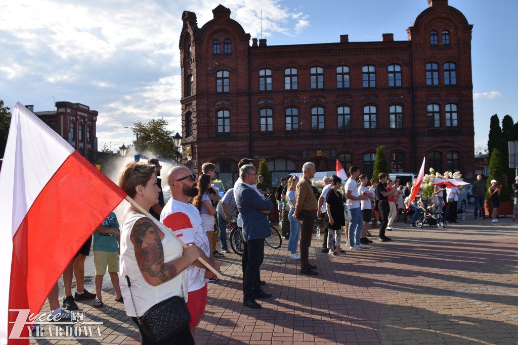100 manifestantów skandowało „Polska dla Polaków”