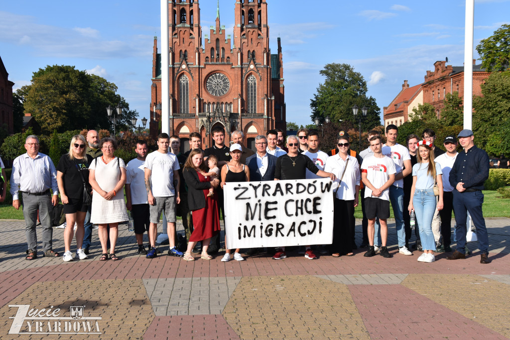 100 manifestantów skandowało „Polska dla Polaków”
