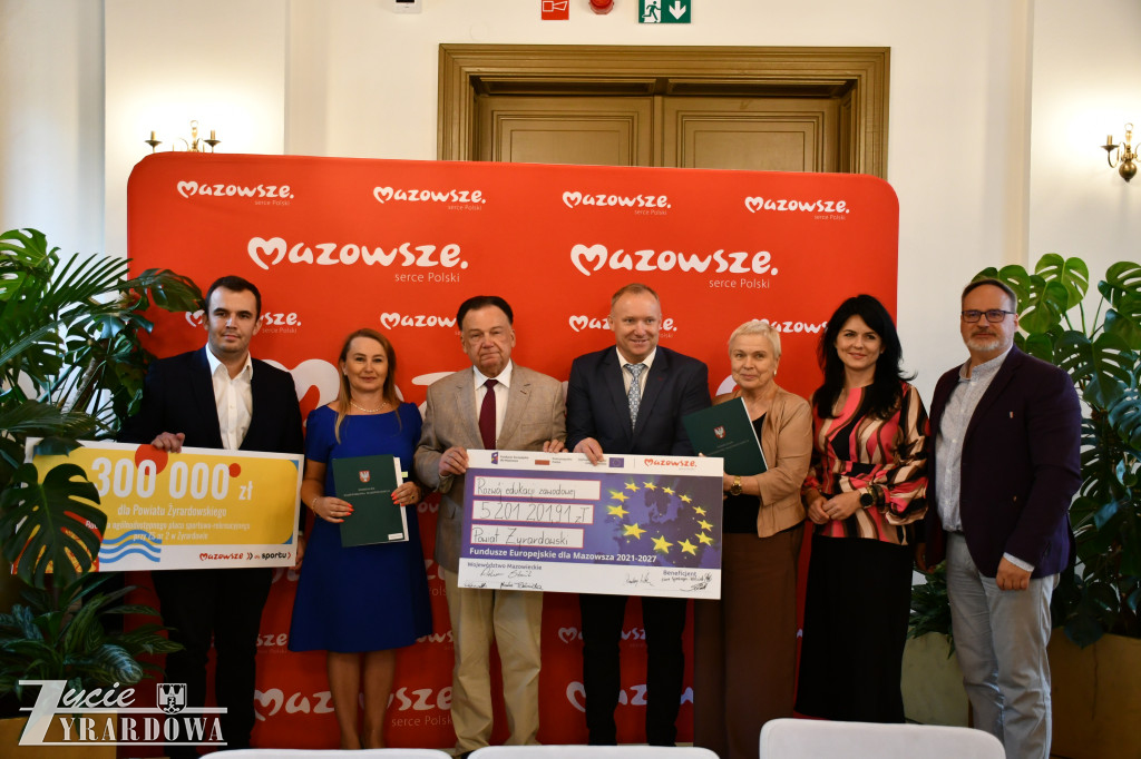 Marszałek przywiózł do Żyrardowa 23 miliony