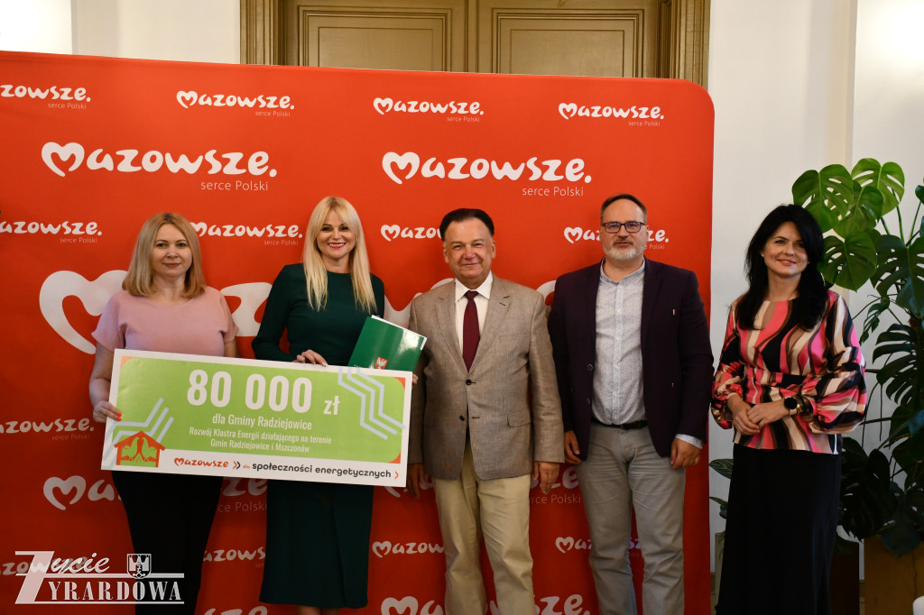 Marszałek przywiózł do Żyrardowa 23 miliony