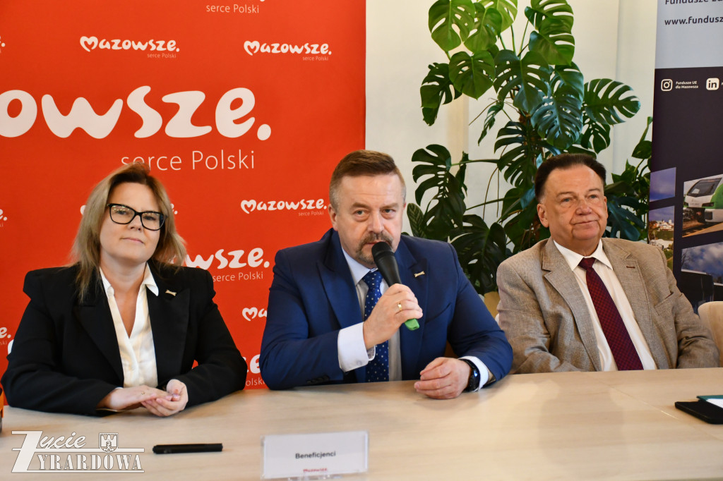 Marszałek przywiózł do Żyrardowa 23 miliony