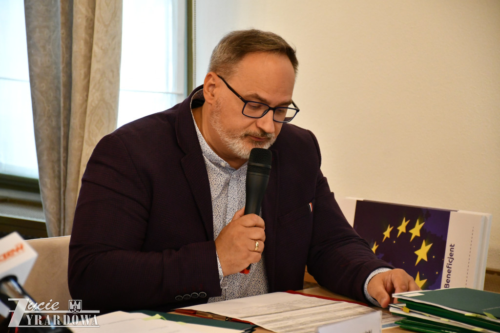 Marszałek przywiózł do Żyrardowa 23 miliony