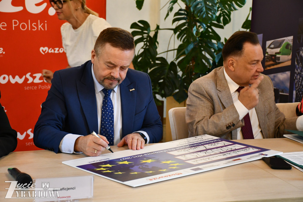 Marszałek przywiózł do Żyrardowa 23 miliony