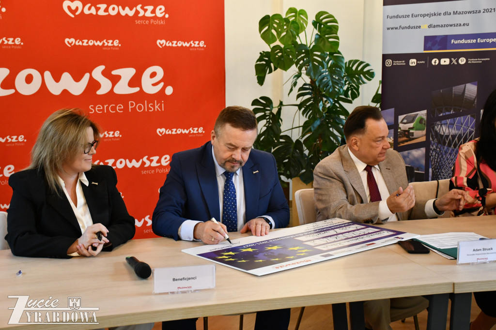 Marszałek przywiózł do Żyrardowa 23 miliony