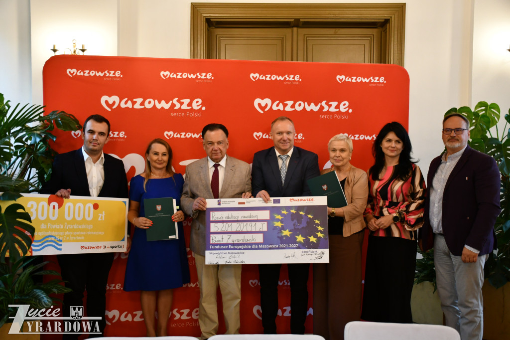 Marszałek przywiózł do Żyrardowa 23 miliony