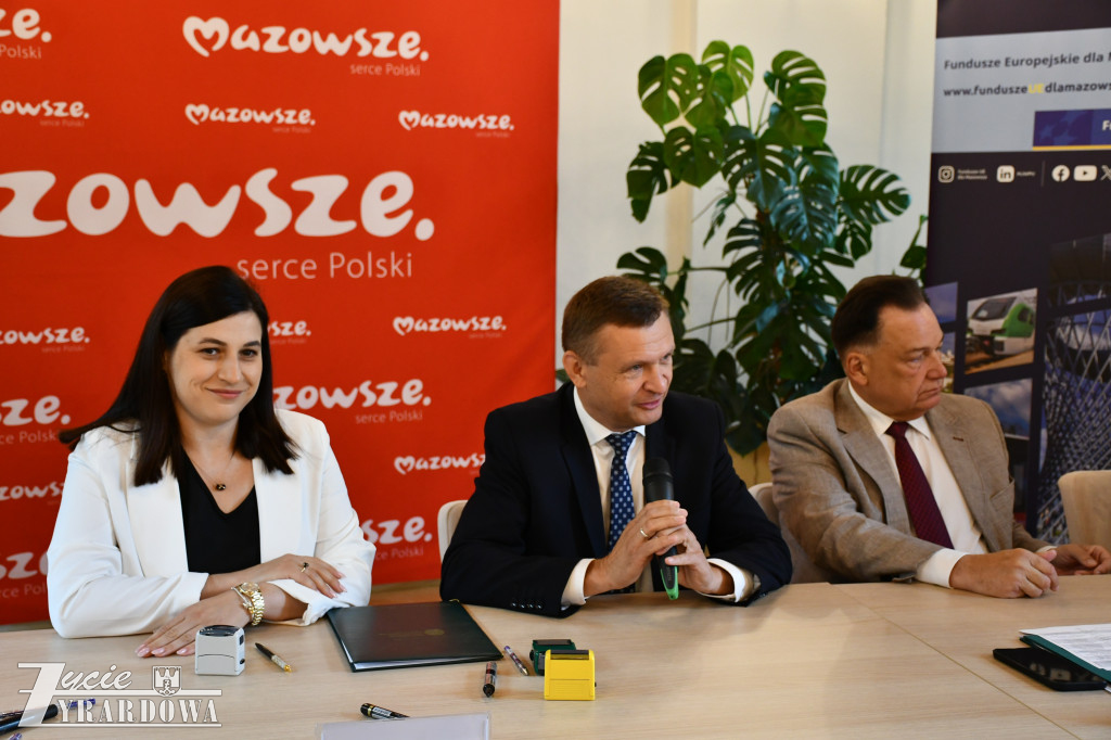 Marszałek przywiózł do Żyrardowa 23 miliony