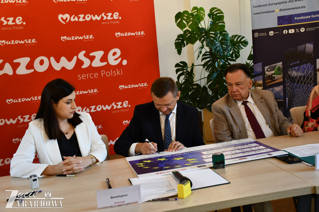 Marszałek przywiózł do Żyrardowa 23 miliony