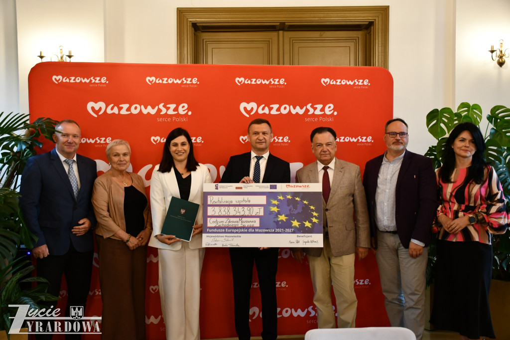 Marszałek przywiózł do Żyrardowa 23 miliony