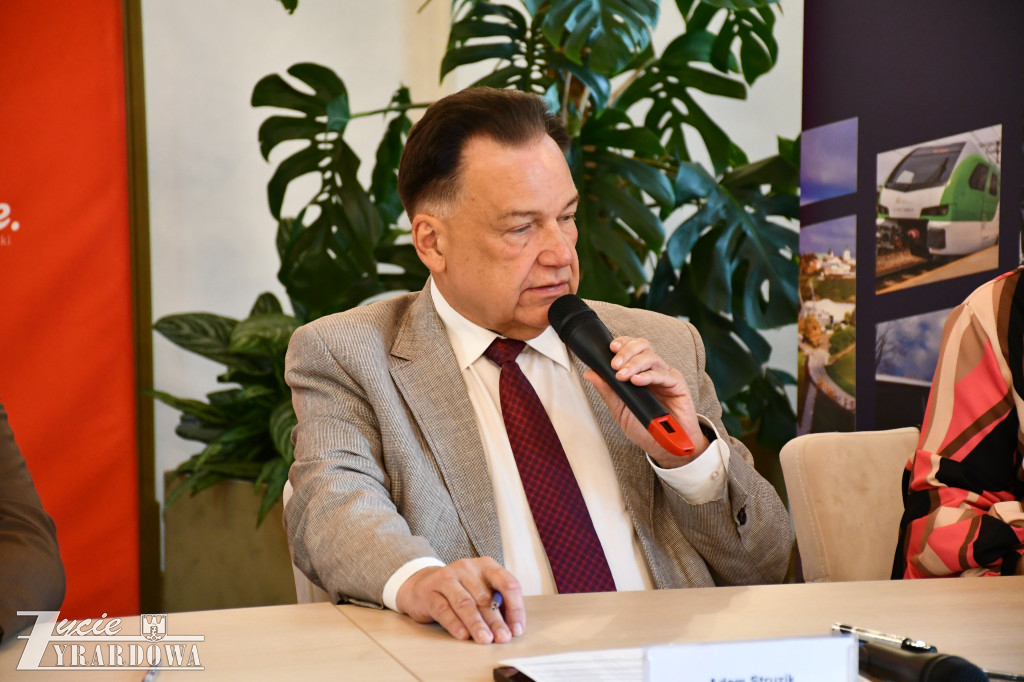Marszałek przywiózł do Żyrardowa 23 miliony
