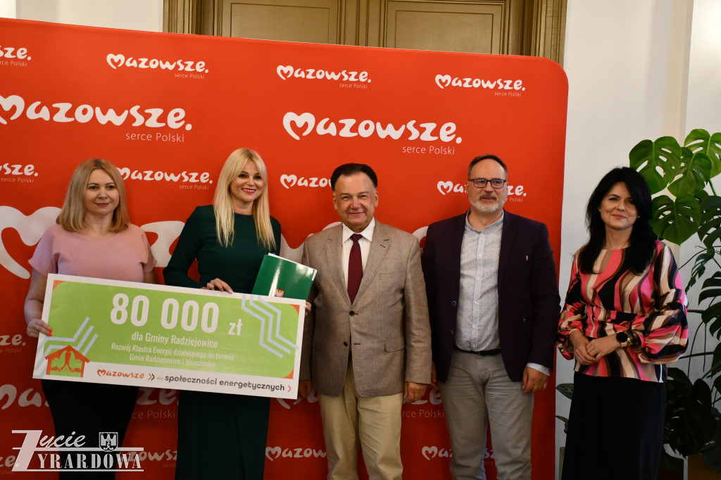Marszałek przywiózł do Żyrardowa 23 miliony