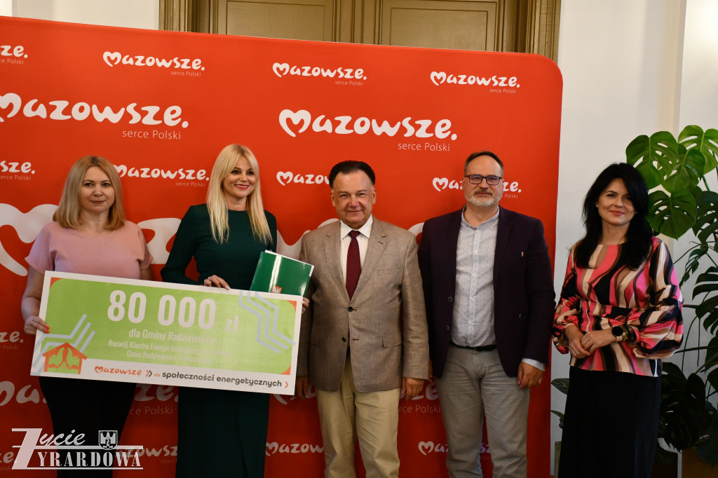 Marszałek przywiózł do Żyrardowa 23 miliony