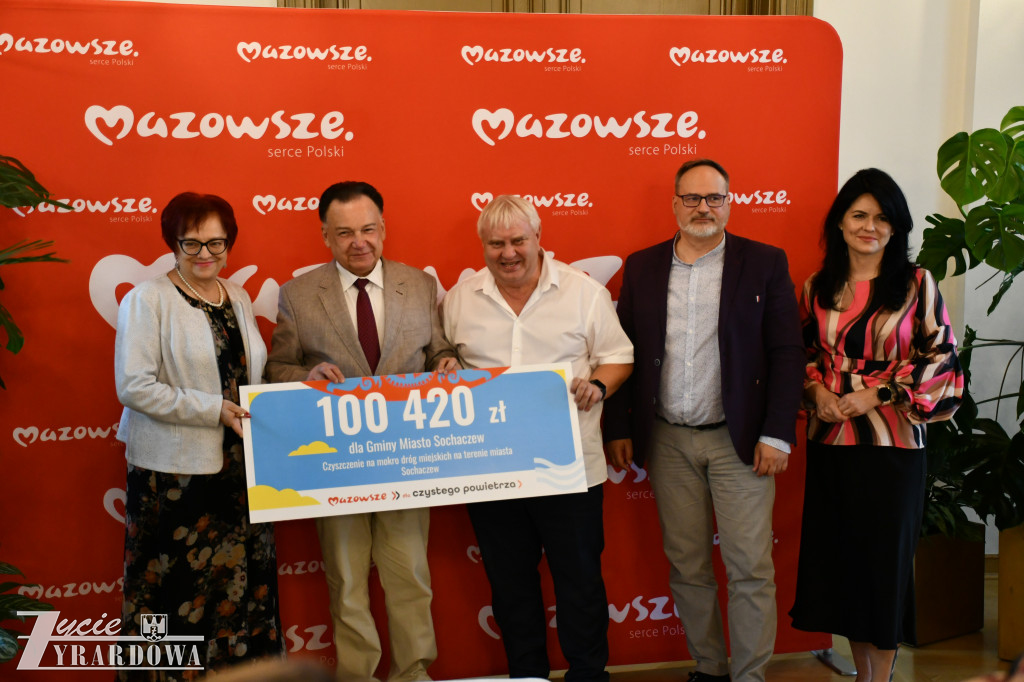 Marszałek przywiózł do Żyrardowa 23 miliony