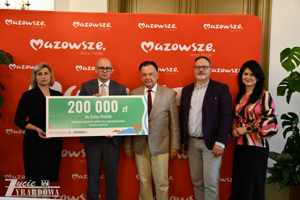 Marszałek przywiózł do Żyrardowa 23 miliony