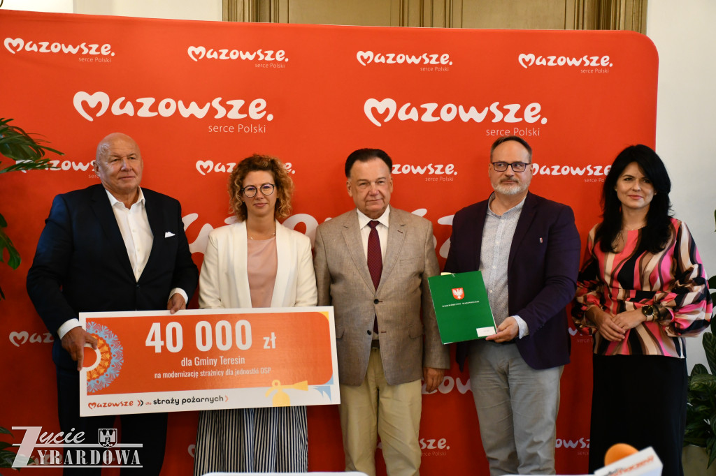 Marszałek przywiózł do Żyrardowa 23 miliony