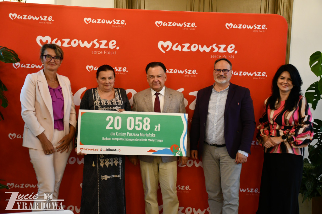 Marszałek przywiózł do Żyrardowa 23 miliony