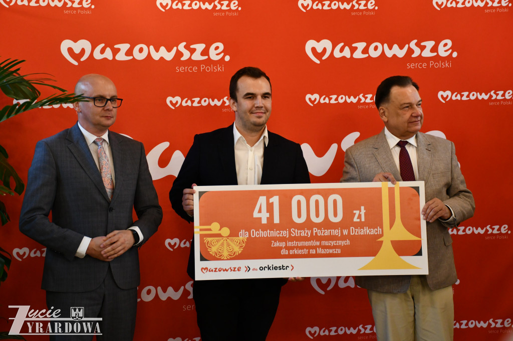 Marszałek przywiózł do Żyrardowa 23 miliony