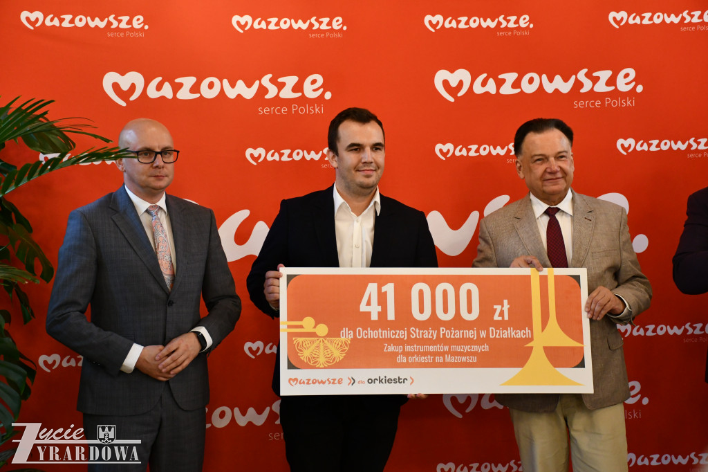 Marszałek przywiózł do Żyrardowa 23 miliony