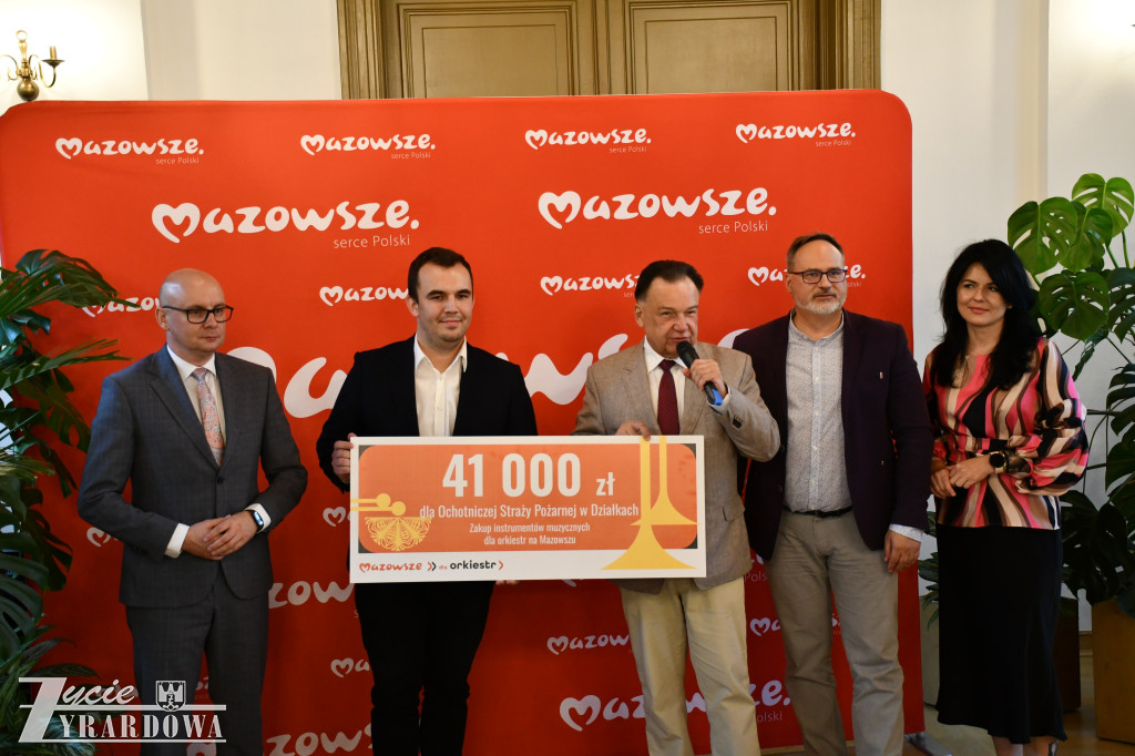Marszałek przywiózł do Żyrardowa 23 miliony