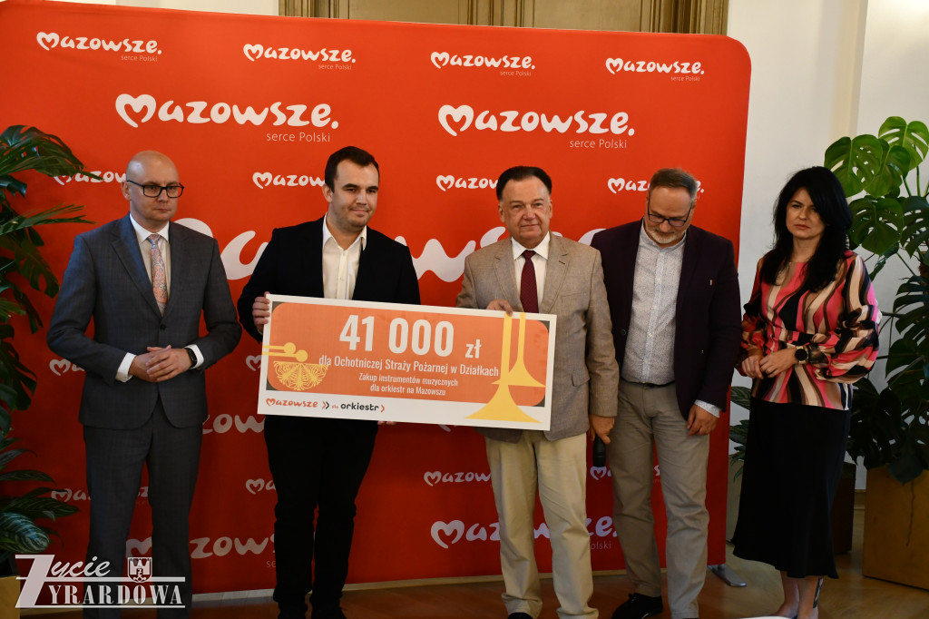 Marszałek przywiózł do Żyrardowa 23 miliony
