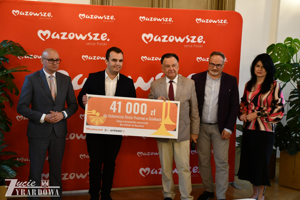 Marszałek przywiózł do Żyrardowa 23 miliony