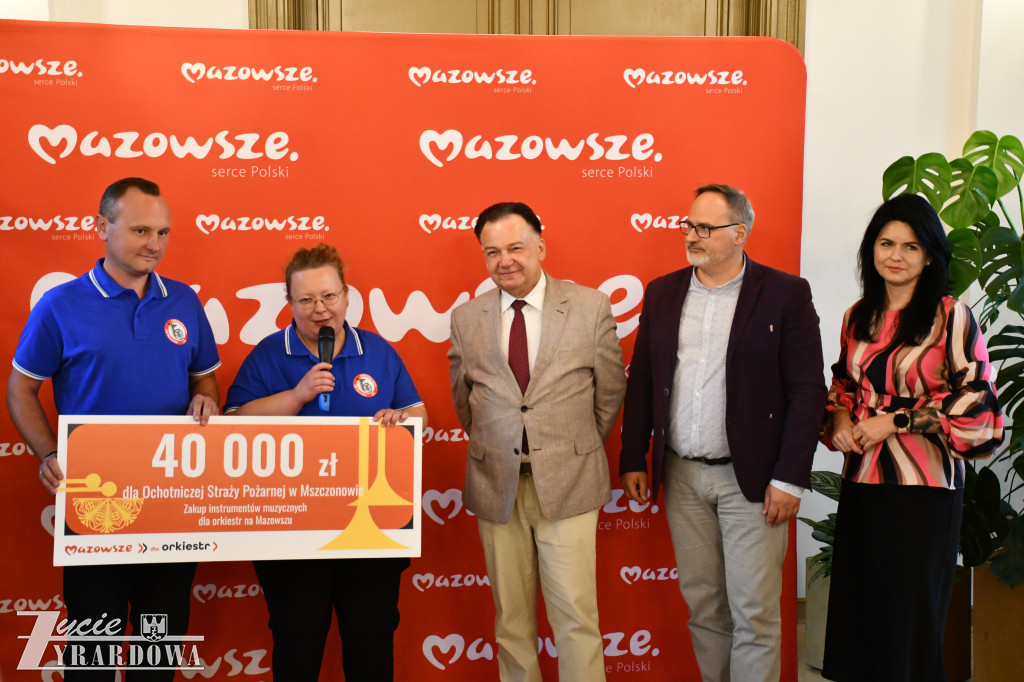 Marszałek przywiózł do Żyrardowa 23 miliony