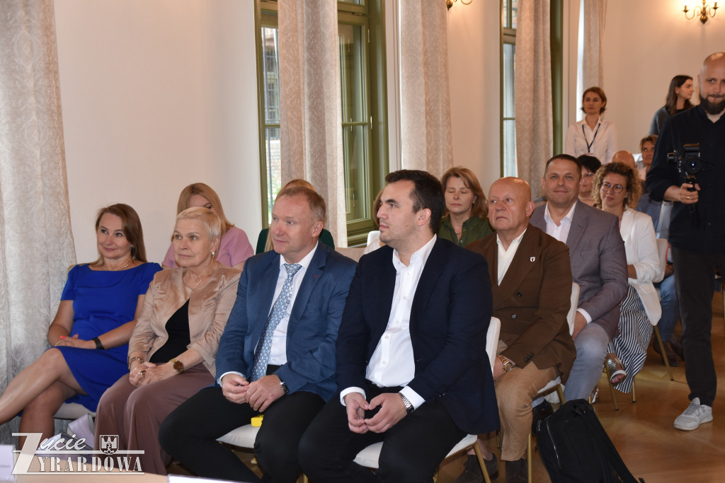 Marszałek przywiózł do Żyrardowa 23 miliony