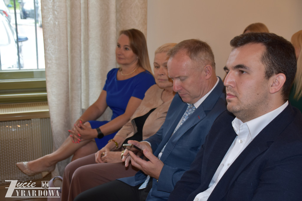 Marszałek przywiózł do Żyrardowa 23 miliony