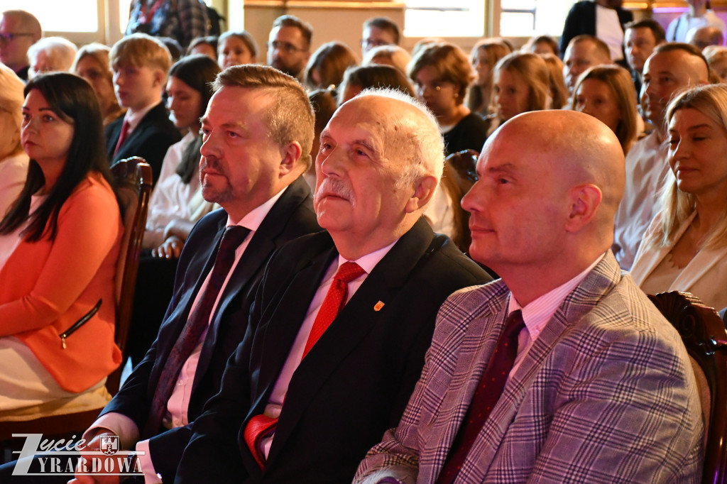 Najlepsi absolwenci żyrardowskich szkół