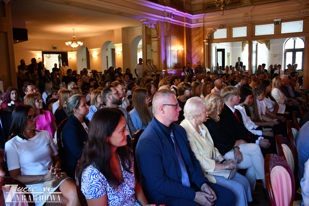 Najlepsi absolwenci żyrardowskich szkół