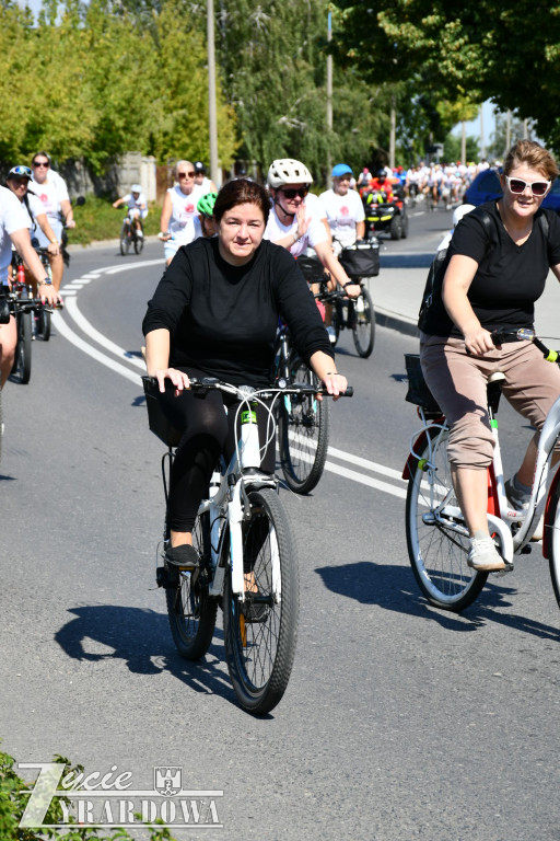 Słoneczny dzień, rowery i rodzinna atmosfera