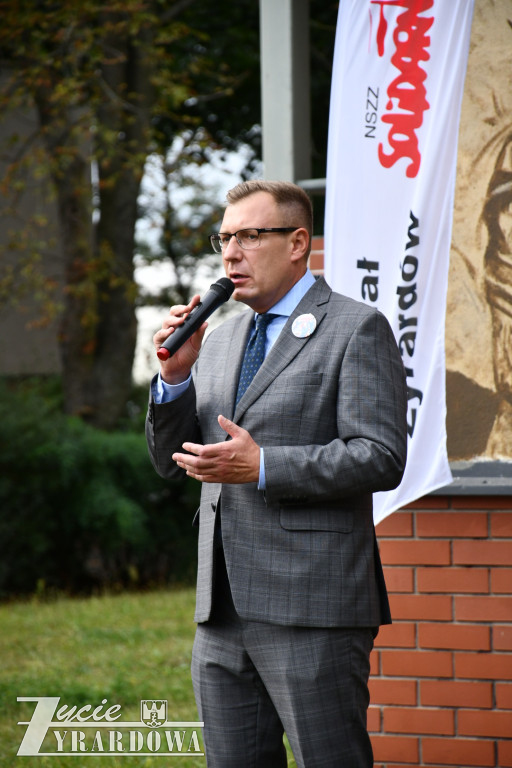 Mural Solidarności w nowym miejscu