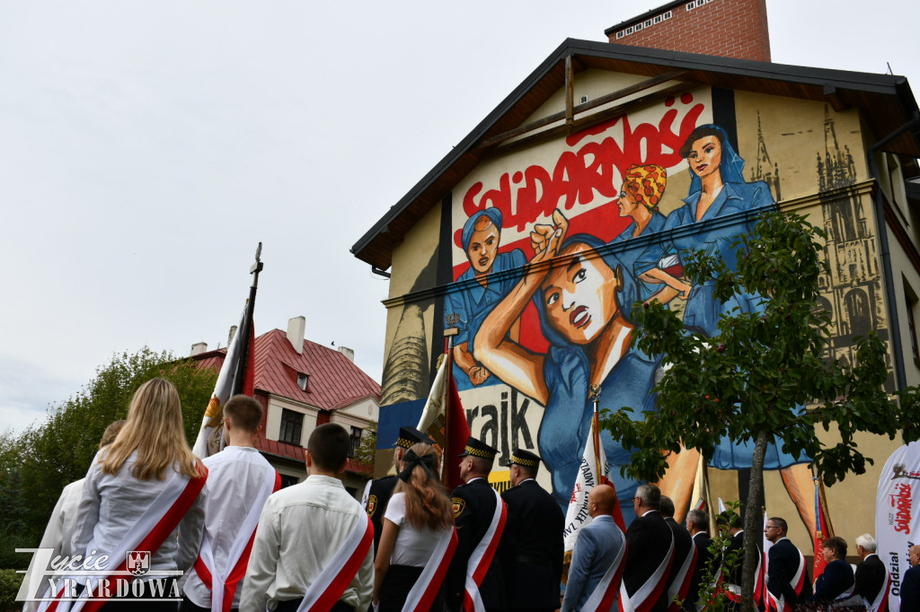 Mural Solidarności w nowym miejscu