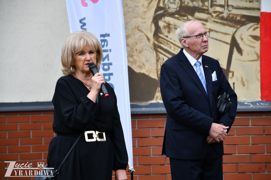 Mural Solidarności w nowym miejscu