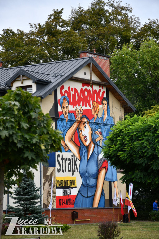 Mural Solidarności w nowym miejscu
