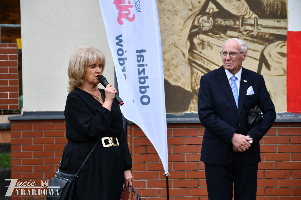 Mural Solidarności w nowym miejscu