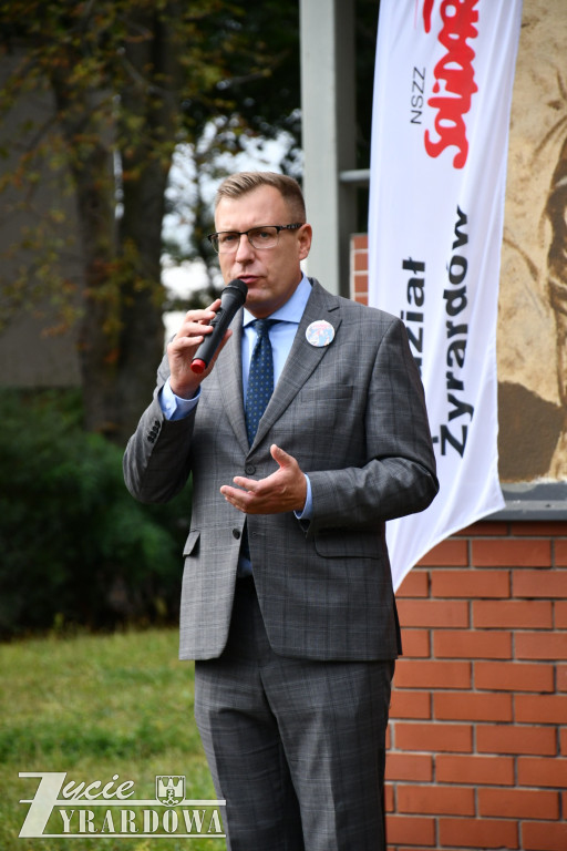 Mural Solidarności w nowym miejscu
