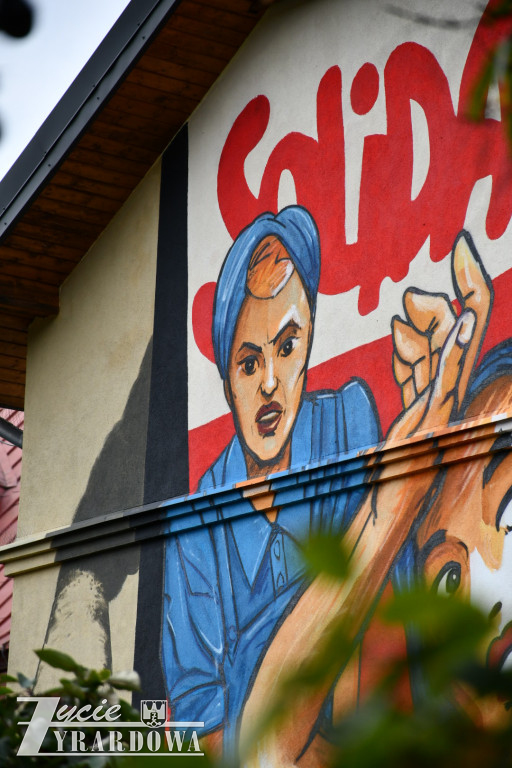 Mural Solidarności w nowym miejscu