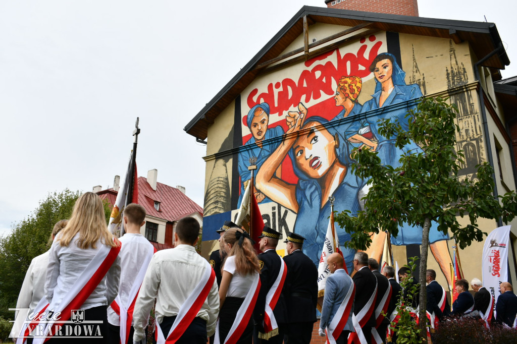 Mural Solidarności w nowym miejscu