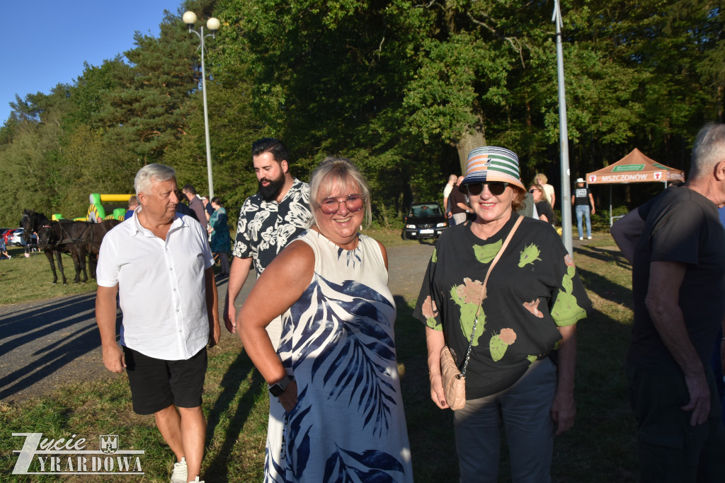 Dzień Pieczonego Jabłka – integracja pod dębem