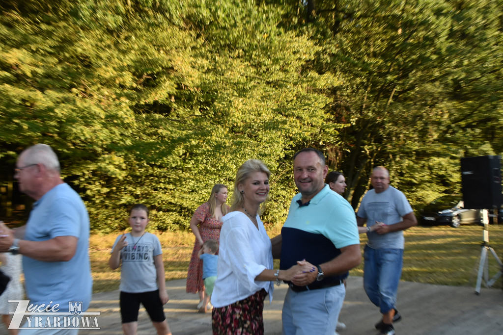 Dzień Pieczonego Jabłka – integracja pod dębem