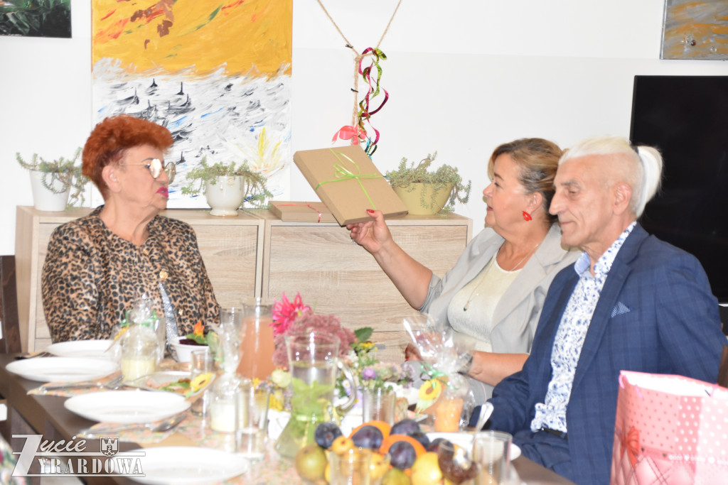 Seniorzy żyją aktywnie i są szczęśliwi