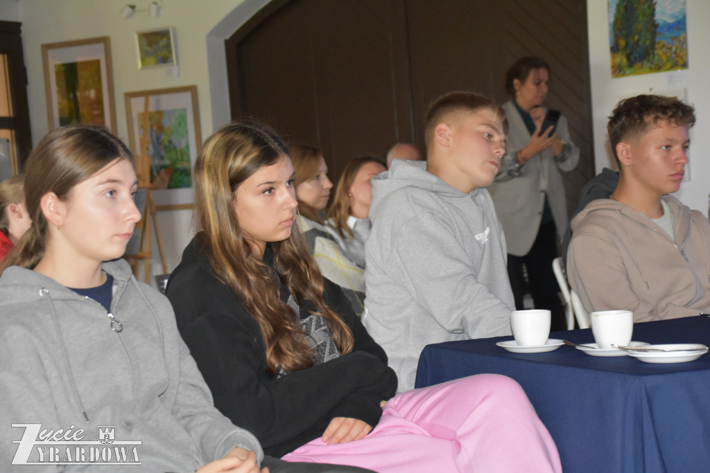 Podróż przez życie pisarki – od Asiuni do Joanny